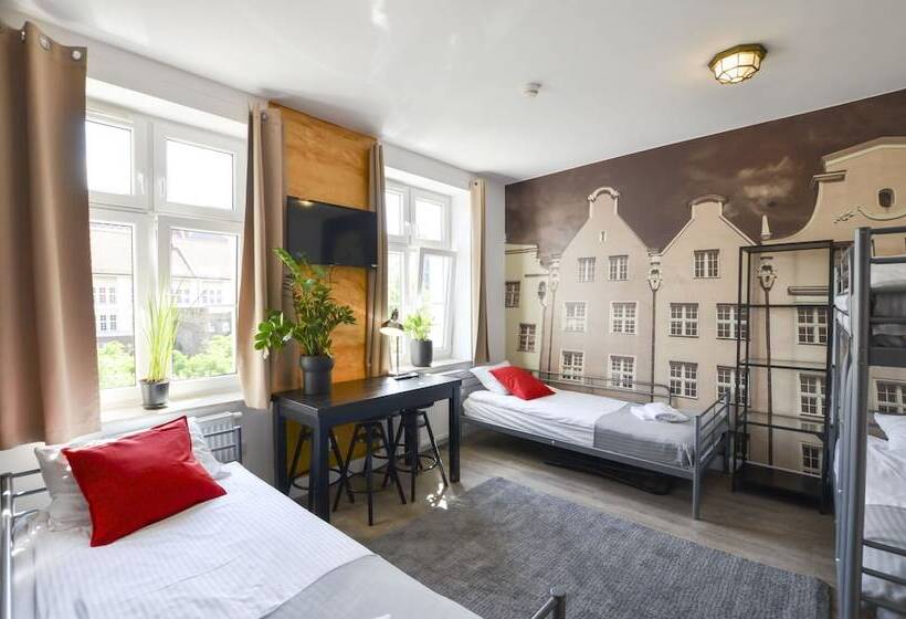 إستوديو قياسى, Elewator Gdańsk Hostel