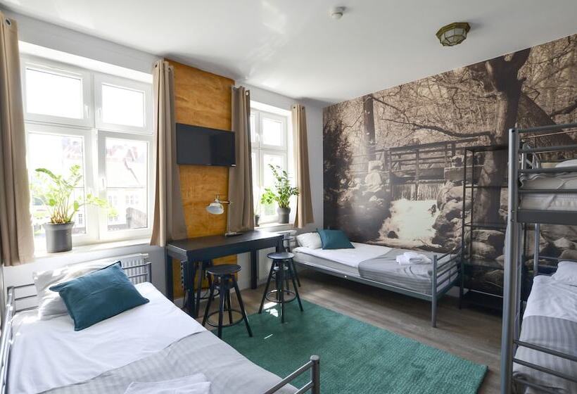 إستوديو قياسى, Elewator Gdańsk Hostel