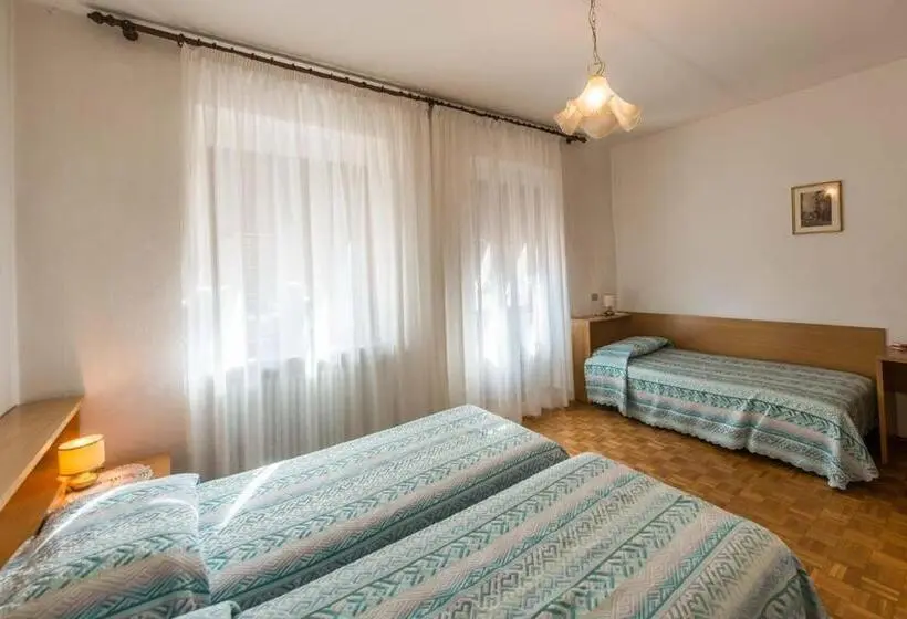 اتاق استاندارد سه نفره, Albergo Antica Rosa