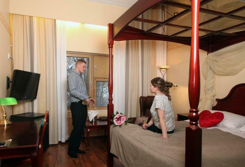 高级大房间, Kurikka