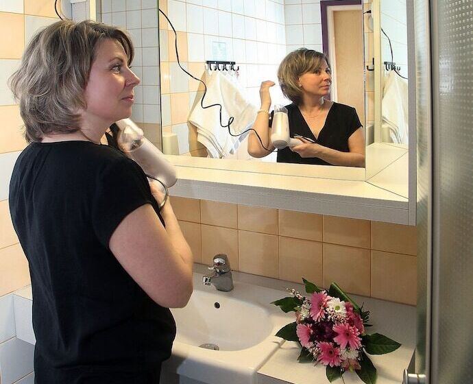 高级大房间, Kurikka