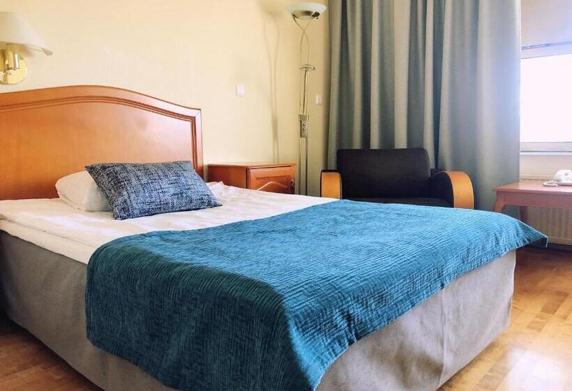 标准单人间, Kurikka