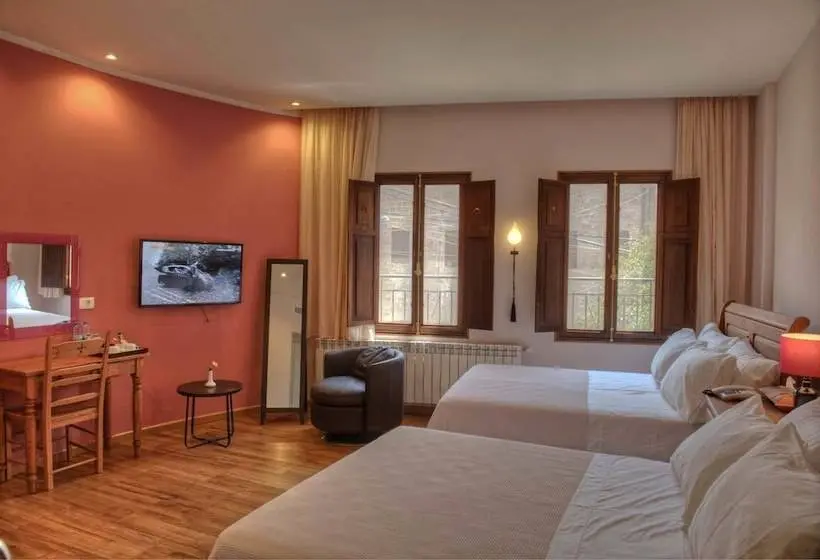 اتاق لوکس با چشم‌انداز شهر, L'auberge De La Mer