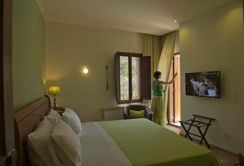 اتاق لوکس با چشم‌انداز شهر, L'auberge De La Mer