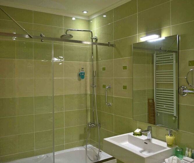 اتاق لوکس با چشم‌انداز شهر, L'auberge De La Mer