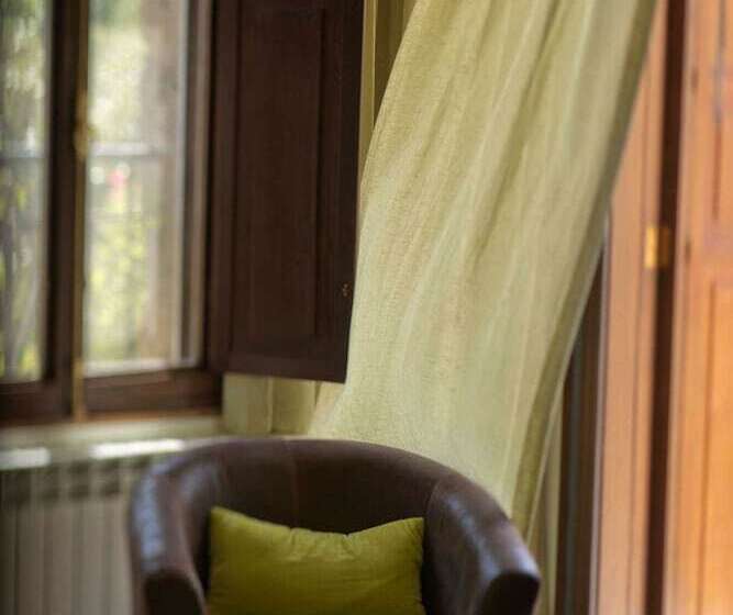 اتاق لوکس با چشم‌انداز شهر, L'auberge De La Mer