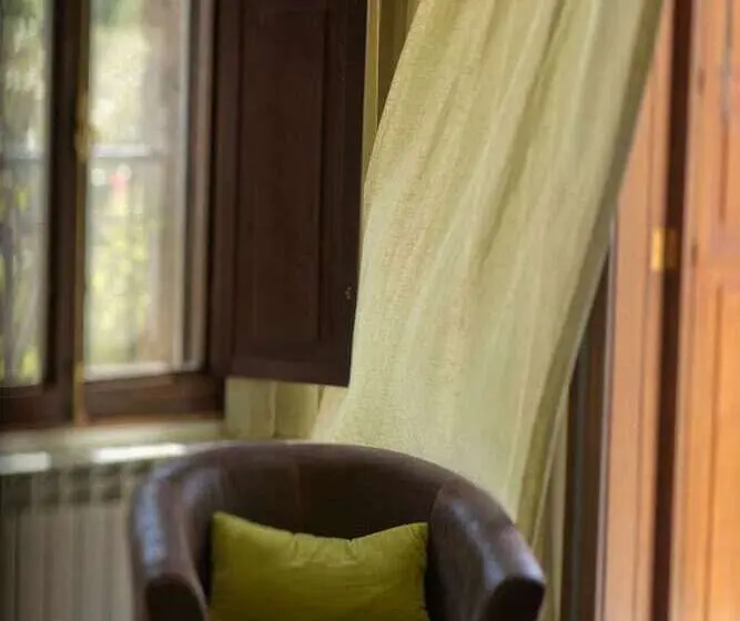 اتاق لوکس با چشم‌انداز شهر, L'auberge De La Mer