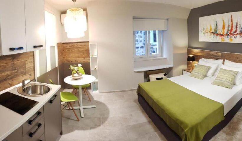 스탠다드 스튜디오, Apartments Giron