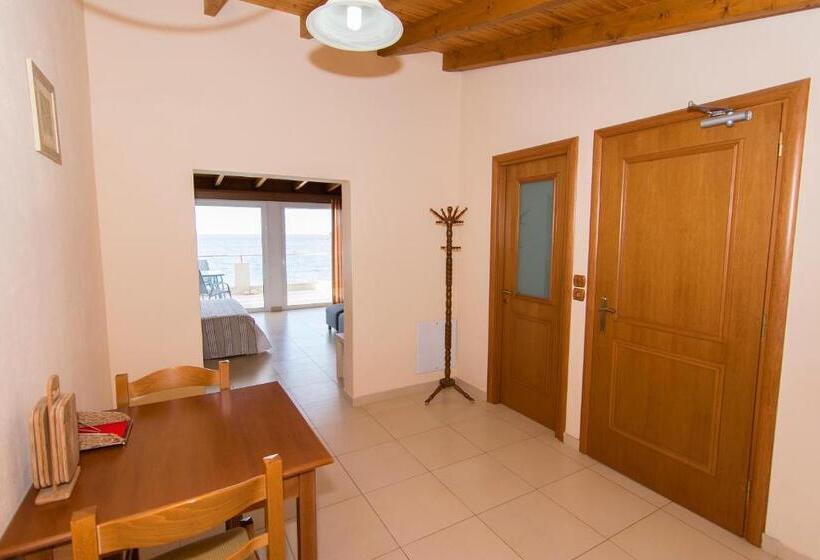 דירת חדר, Poseidon Apartments