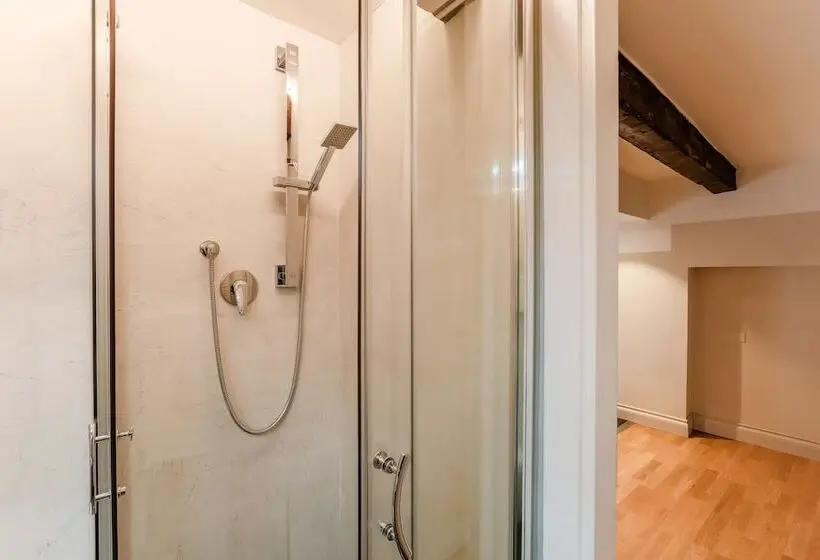 اتاق استاندارد, Relais Tosinghi