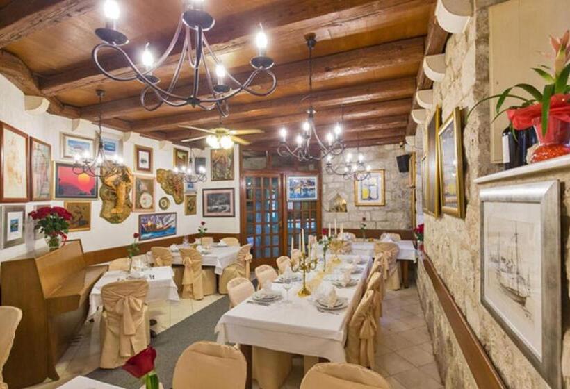 コンフォートルーム, Bed&breakfast Sorgo Palace