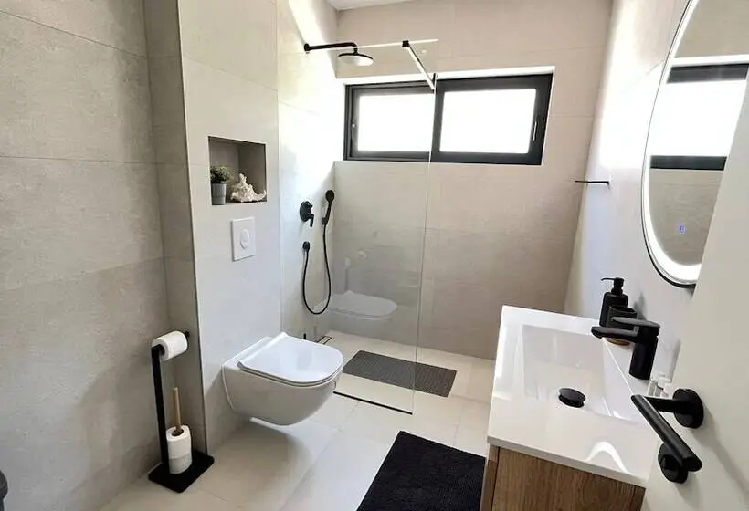 テラスつきの２ベッドルームアパートメント, Guesthouse čivljak