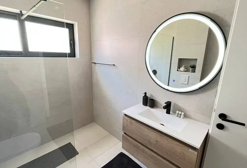 テラスつきの２ベッドルームアパートメント, Guesthouse čivljak