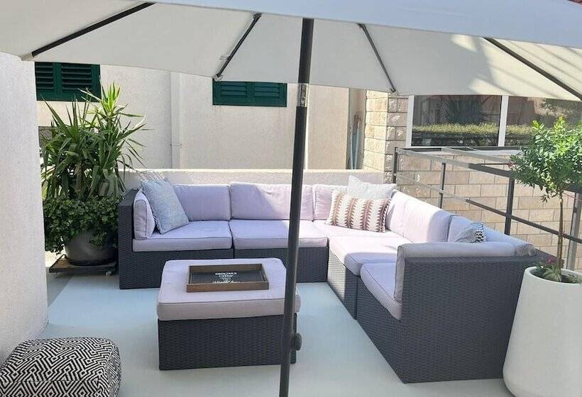 テラスつきの２ベッドルームアパートメント, Guesthouse čivljak