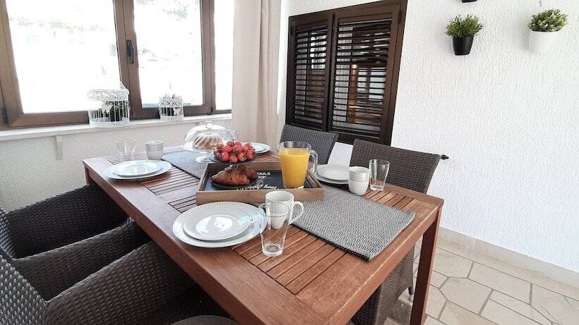 테라스가 있는 2 베드룸 아파트, Guesthouse čivljak