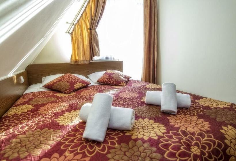 חדר סטנדרט עם מרפסת, Pensjonat Dziubas   5 Minut Na Piechotę Do Stacji Narciarskiej Kotelnica I Term Bania, Parking Przy