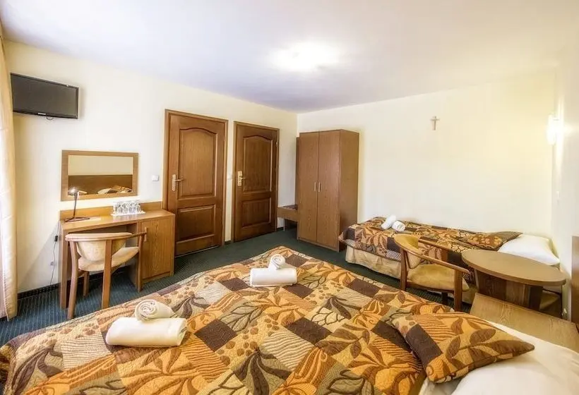 اتاق استاندارد سه تخته با بالکن, Pensjonat Dziubas   5 Minut Na Piechotę Do Stacji Narciarskiej Kotelnica I Term Bania, Parking Przy