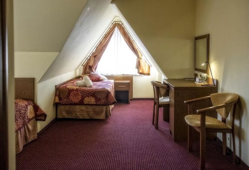 חדר סטנדרט לשלושה עם מרפסת, Pensjonat Dziubas   5 Minut Na Piechotę Do Stacji Narciarskiej Kotelnica I Term Bania, Parking Przy