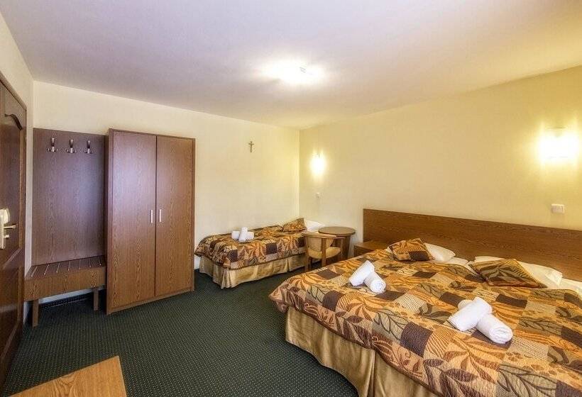 חדר סטנדרט לשלושה עם מרפסת, Pensjonat Dziubas   5 Minut Na Piechotę Do Stacji Narciarskiej Kotelnica I Term Bania, Parking Przy