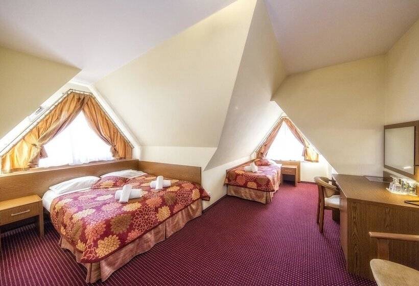 חדר סטנדרט לשלושה עם מרפסת, Pensjonat Dziubas   5 Minut Na Piechotę Do Stacji Narciarskiej Kotelnica I Term Bania, Parking Przy