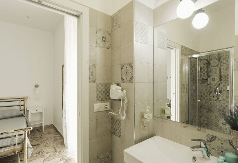 اتاق راحتی سه تخته, Giulietta Nei Sassi