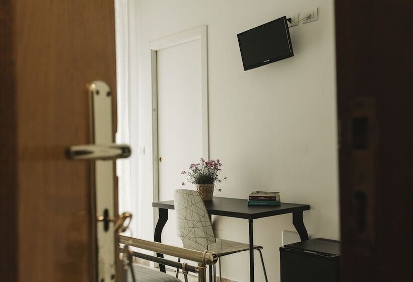 اتاق راحتی سه تخته, Giulietta Nei Sassi