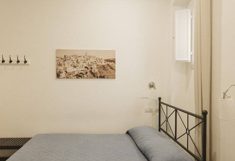 اتاق اکونومی, Giulietta Nei Sassi