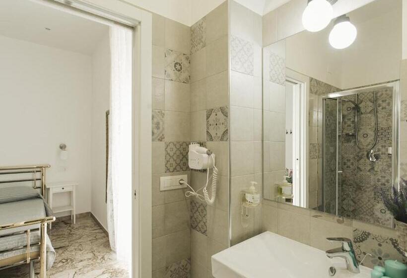 اتاق راحتی سه تخته, Giulietta Nei Sassi