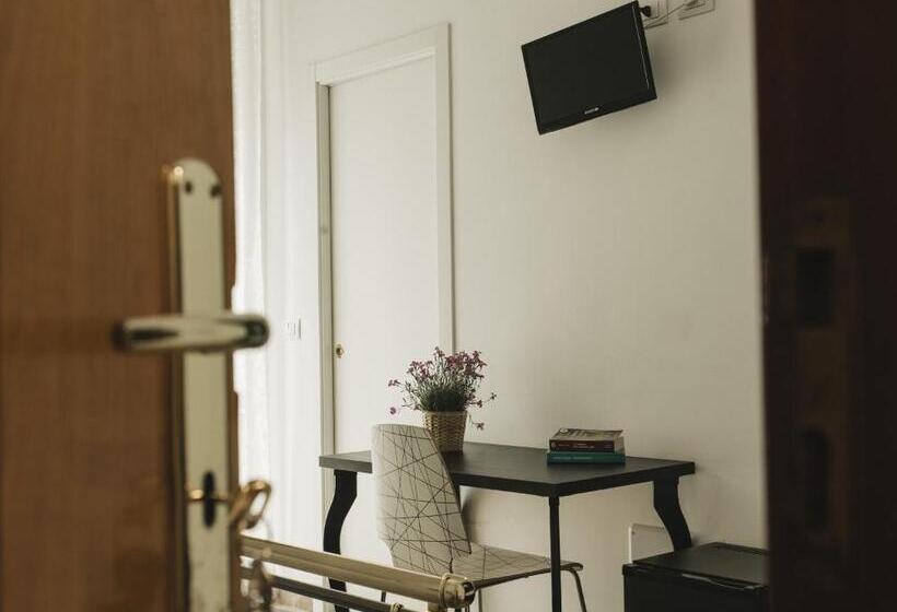 اتاق راحتی سه تخته, Giulietta Nei Sassi