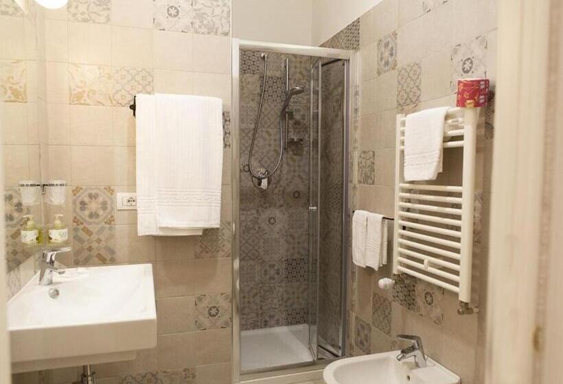 اتاق خانوادگی, Giulietta Nei Sassi