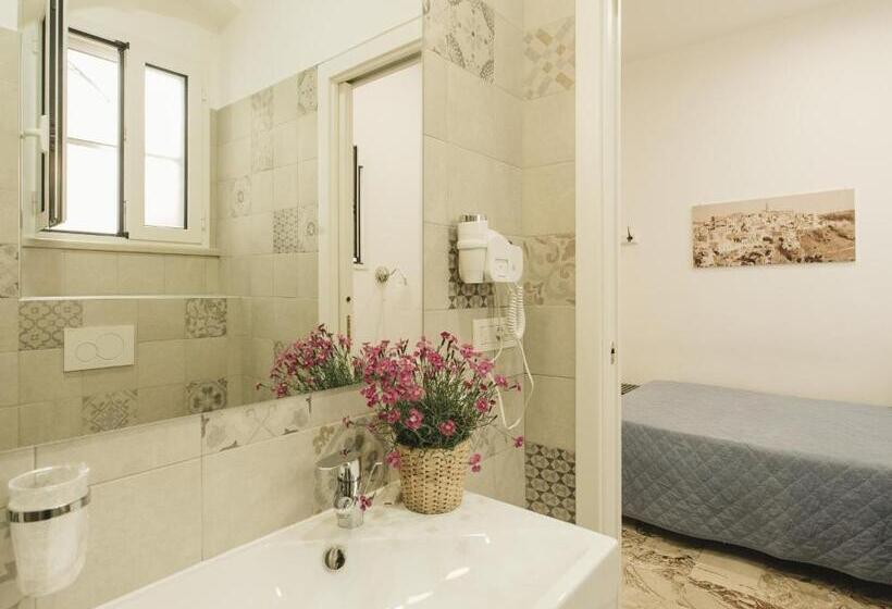 اتاق اکونومی, Giulietta Nei Sassi