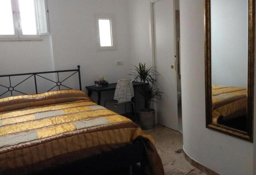 اتاق اکونومی, Giulietta Nei Sassi