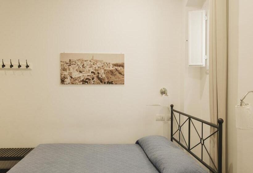 اتاق اکونومی, Giulietta Nei Sassi