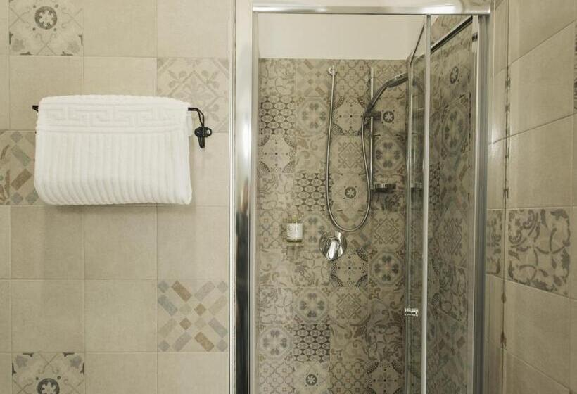 Economy Triple Room, Giulietta Nei Sassi