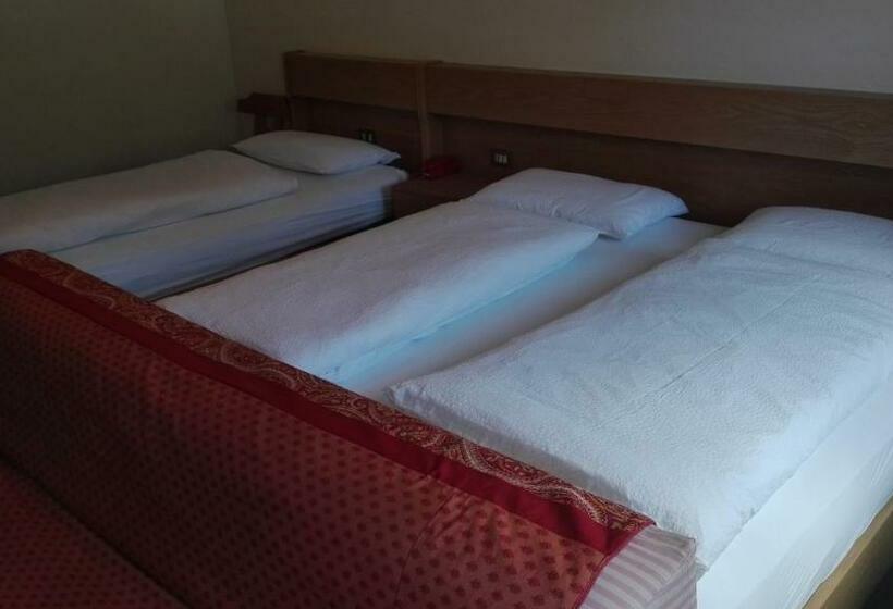 标准三人间, Garni Astor