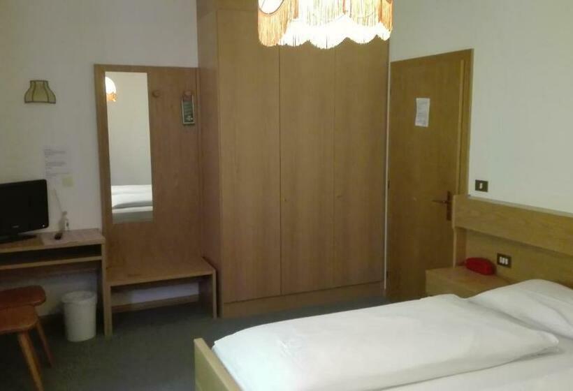 标准间, Garni Astor