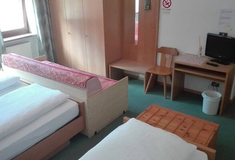 四人标准间, Garni Astor