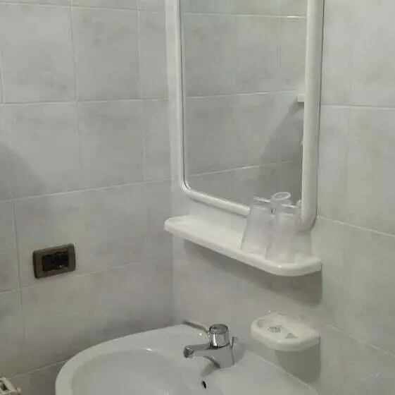 اتاق استاندارد سه نفره, Garni Astor