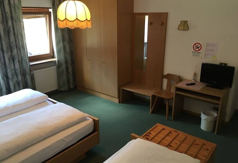 标准三人间, Garni Astor