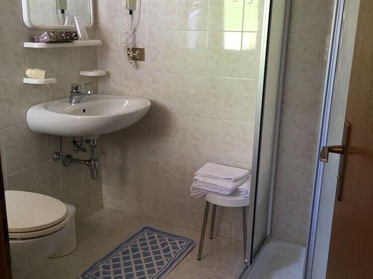 标准间带阳台, Garni Astor