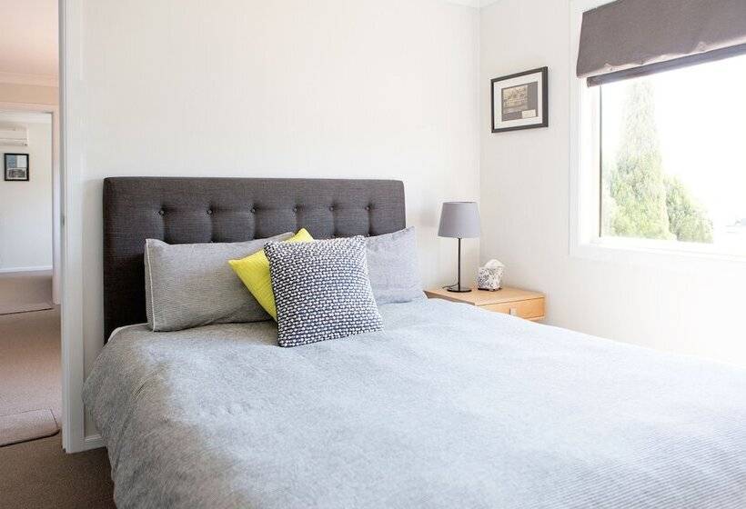 מיטה בחדר משותף, Skylodge Temora