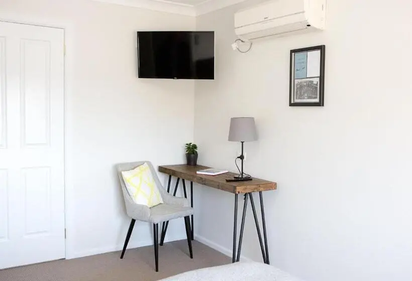 ルームシェアのワンベッド, Skylodge Temora