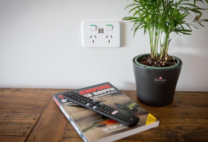 מיטה בחדר משותף, Skylodge Temora