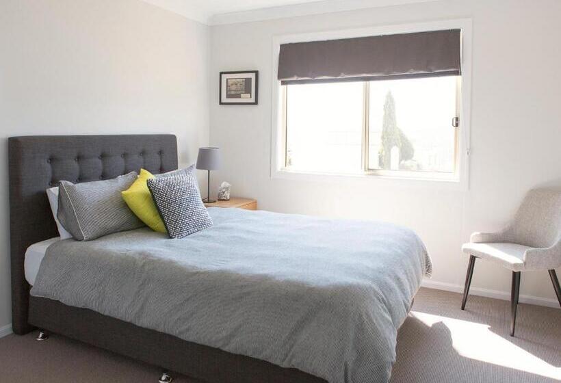 מיטה בחדר משותף, Skylodge Temora