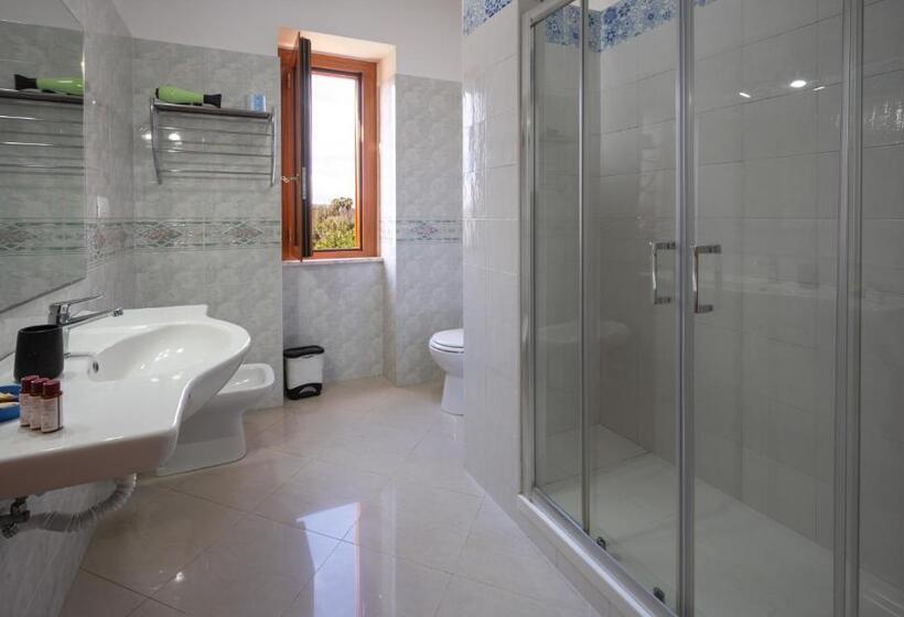 豪华三人间, Sorrento Coast Relais