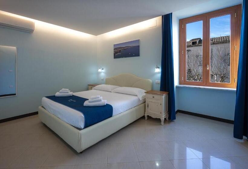 חדר דלוקס לשלושה, Sorrento Coast Relais