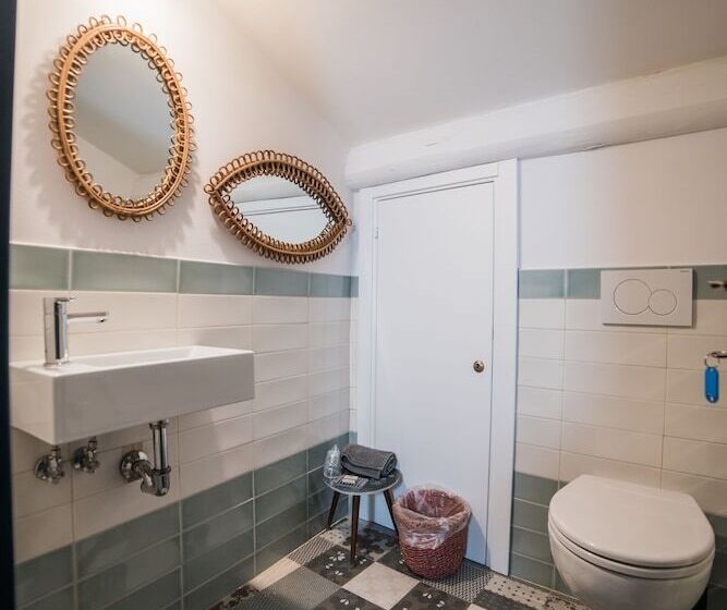 اتاق خانوادگی با چشمانداز باغ, La Fonderia Firenze