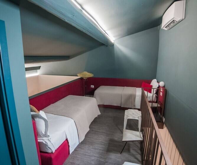 اتاق خانوادگی با چشمانداز باغ, La Fonderia Firenze