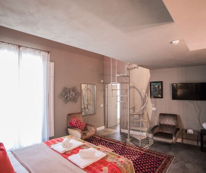 اتاق خانوادگی, La Fonderia Firenze