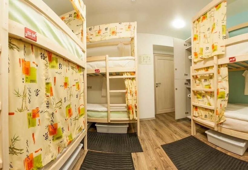 تختخواب در اتاق مشترک, «very Center» Hostel
